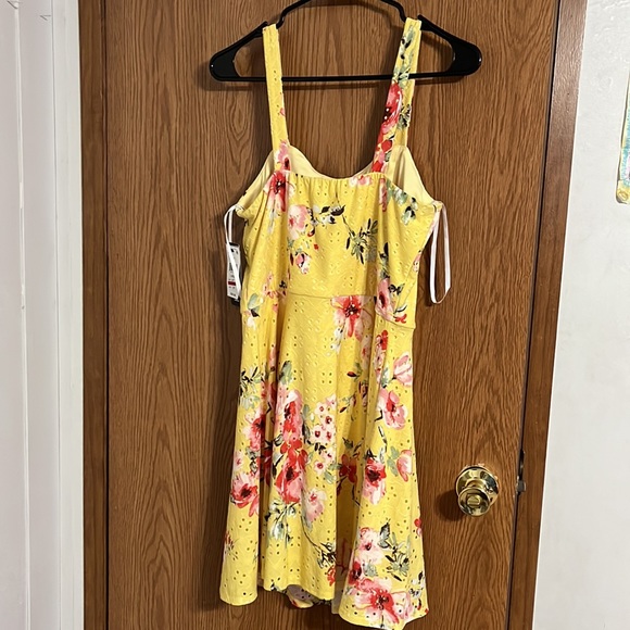 Summer dress - Picture 3 of 4